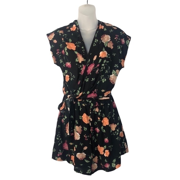 Boutique Ninexis Black Floral Surplice Wrap Short Sleeve Romper S - Picture 4 of 12